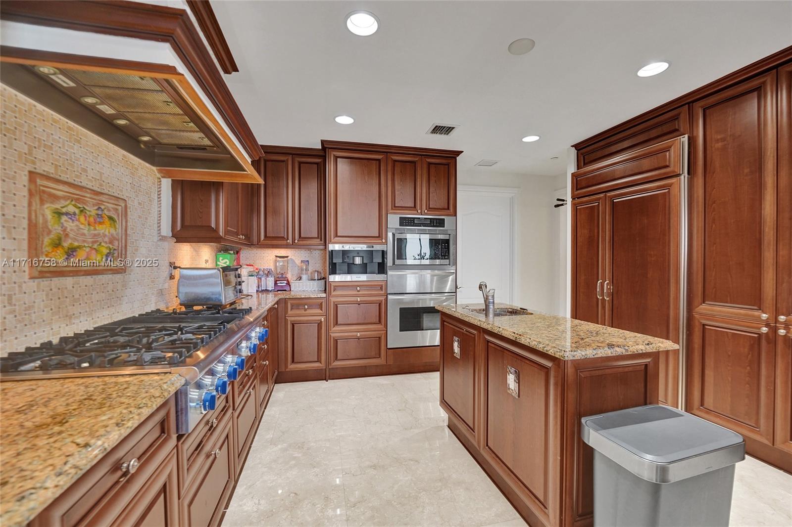 VILLAS OF POSITANO CONDO - Residential