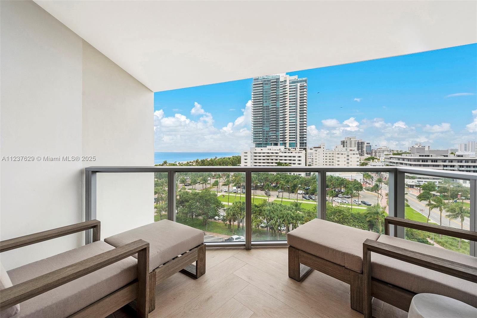 2201 Collins Ave 804