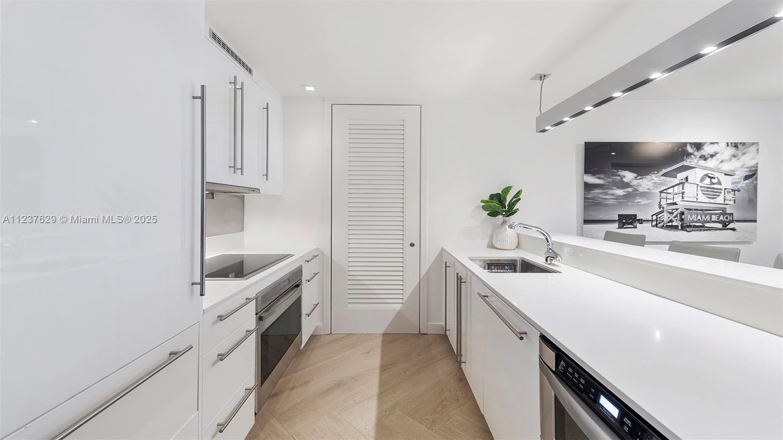 2201 Collins Ave 804