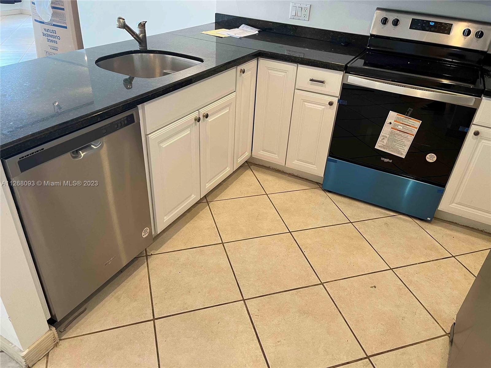 BAYVIEW TERR CONDO - Residential