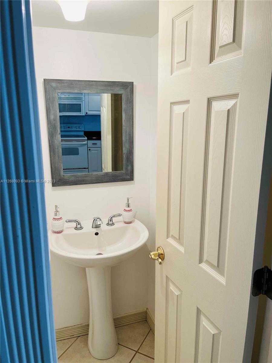 BAYVIEW TERR CONDO - Residential