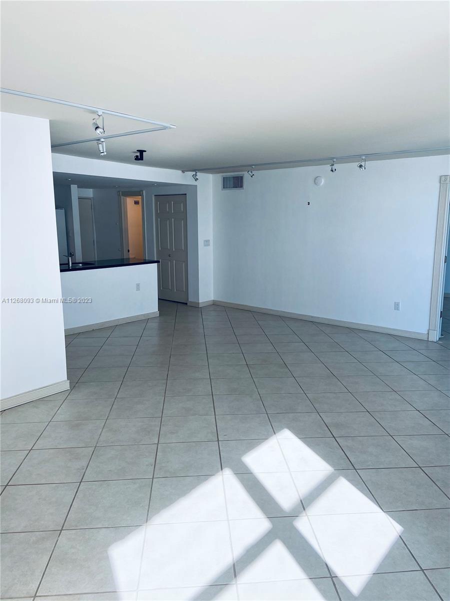 BAYVIEW TERR CONDO - Residential