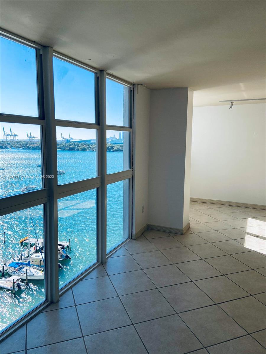 BAYVIEW TERR CONDO - Residential