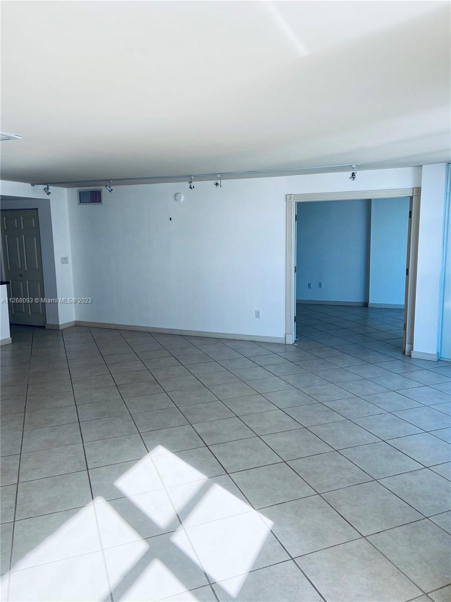 BAYVIEW TERR CONDO - Residential