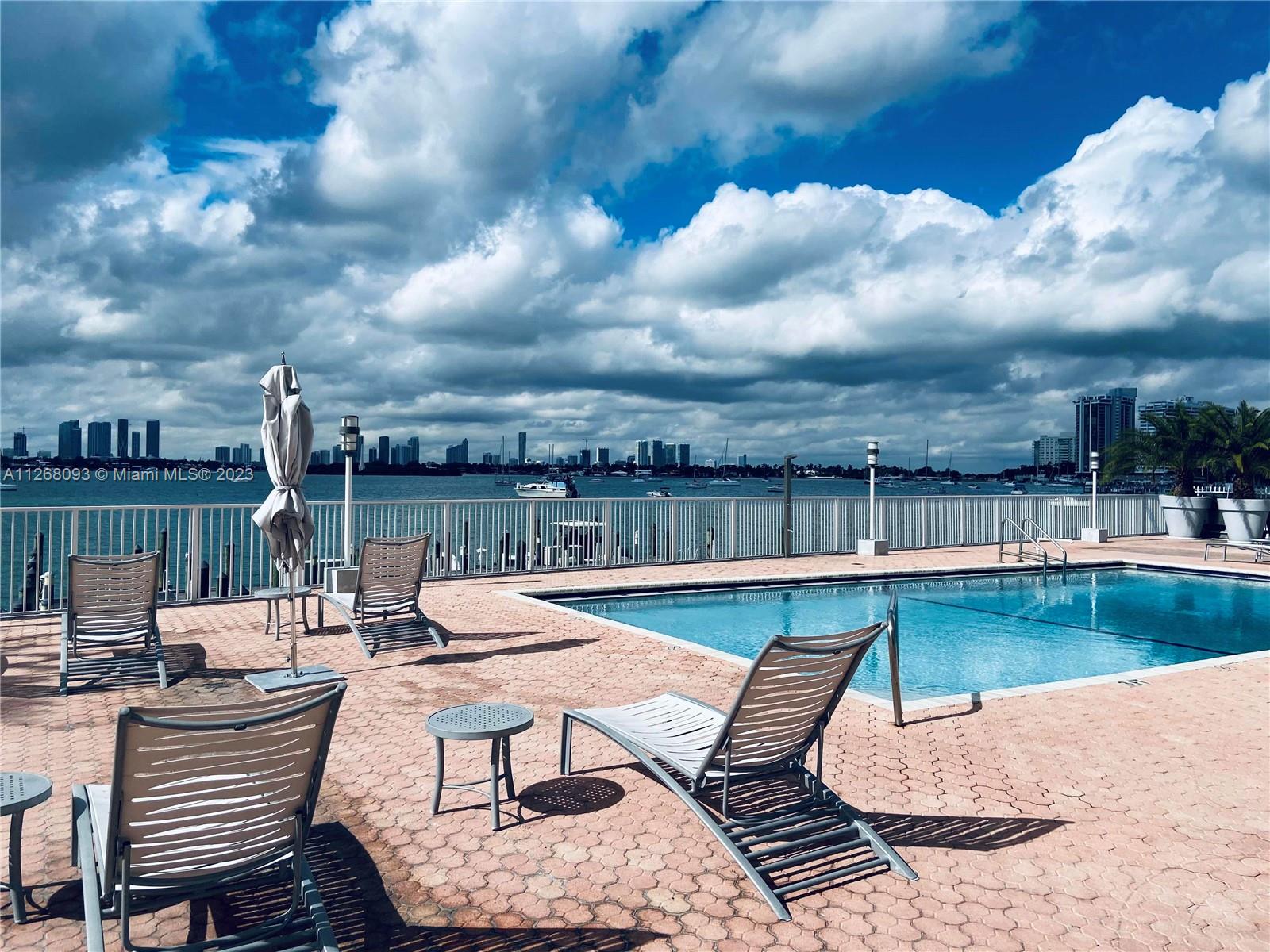 BAYVIEW TERR CONDO - Residential