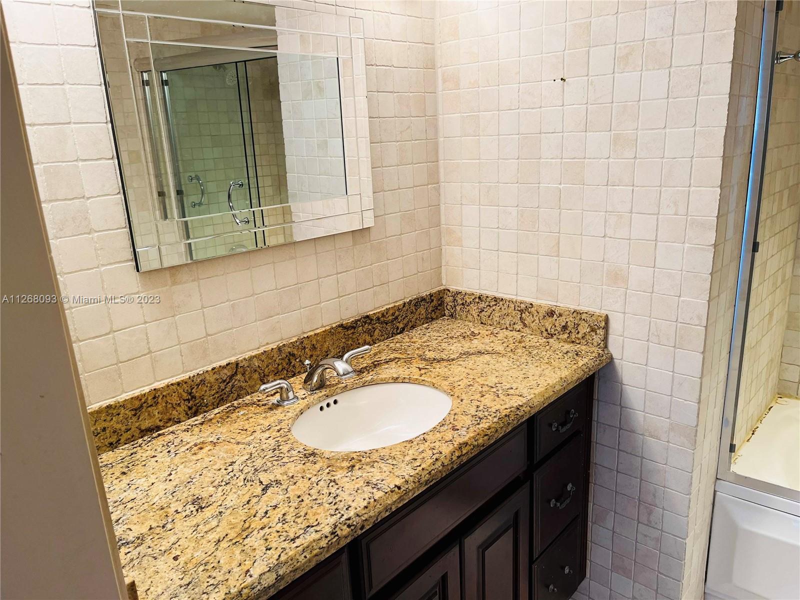 BAYVIEW TERR CONDO - Residential