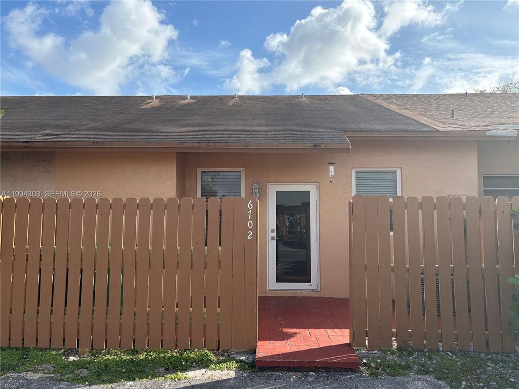 Photo of 6702 NW 190th St #6702, Hialeah, FL 33015 (MLS # A11994303)