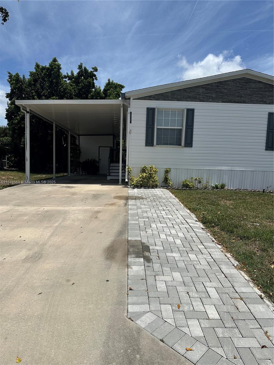 1570 SW 64th Way