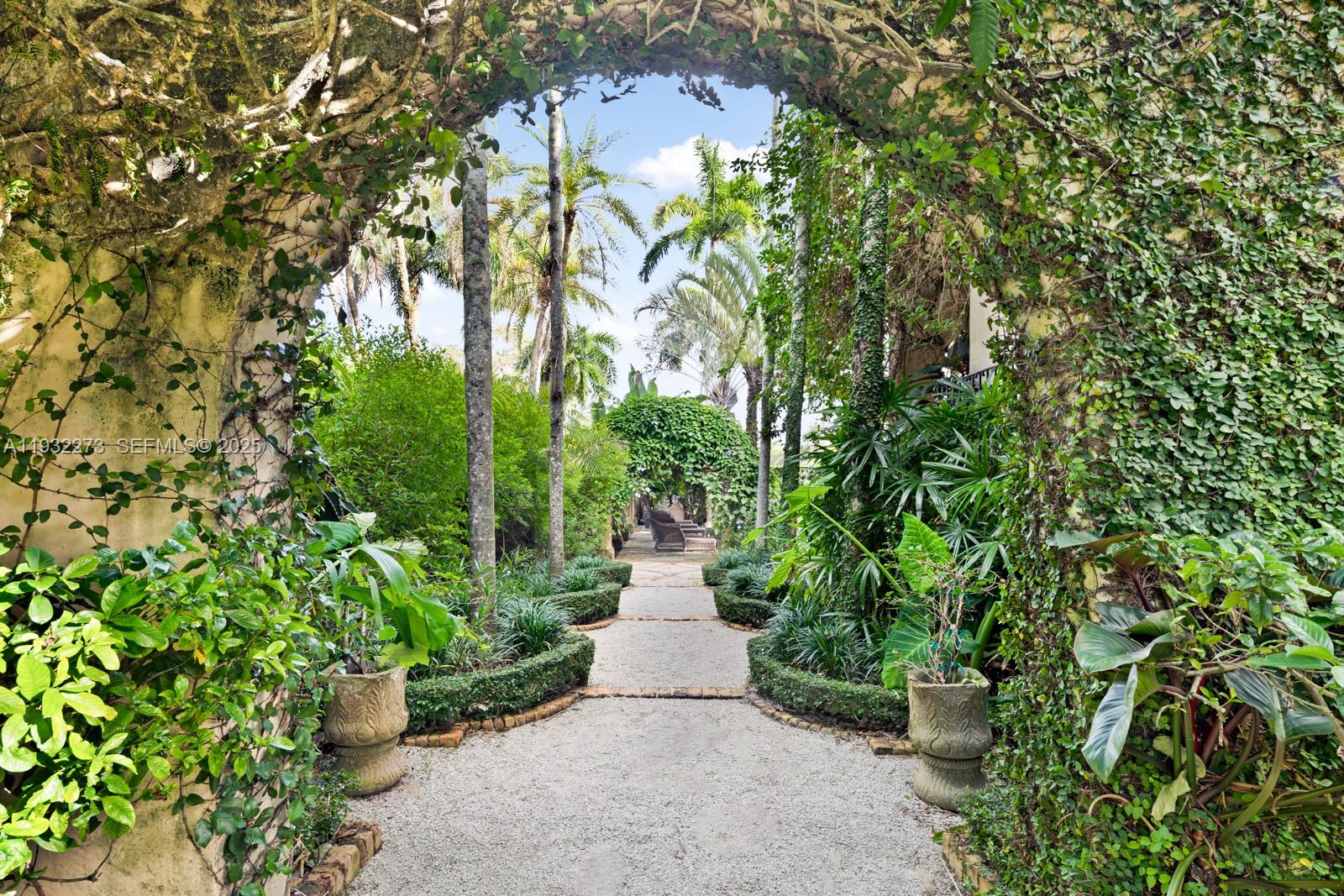 THE MOORINGS - Residential