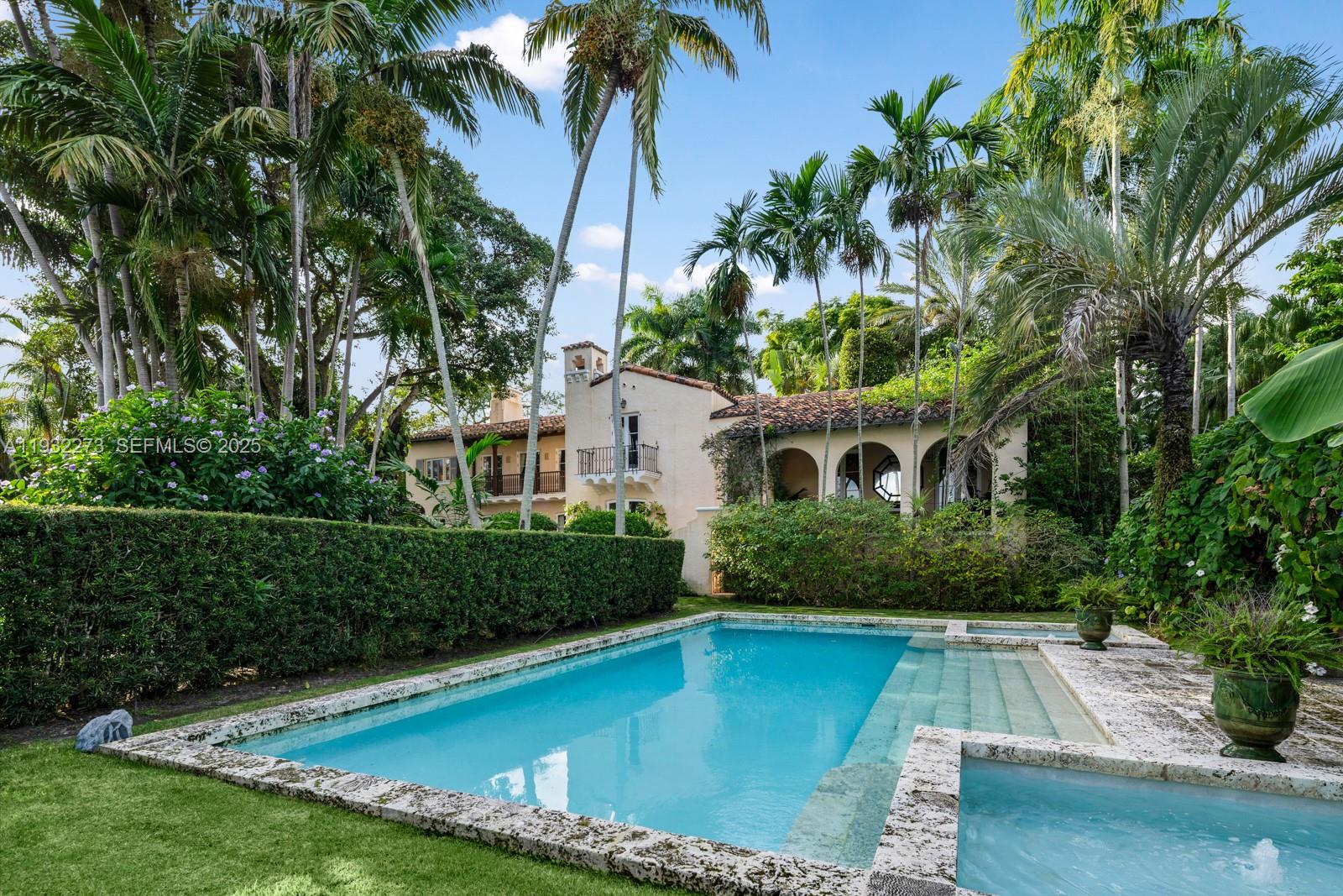 THE MOORINGS - Residential