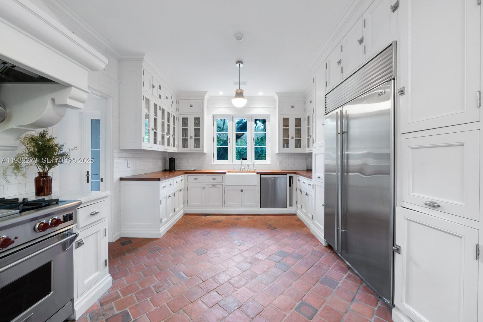 THE MOORINGS - Residential