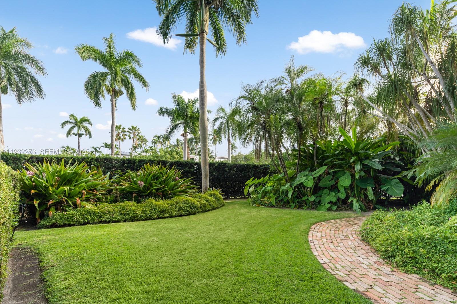 THE MOORINGS - Residential