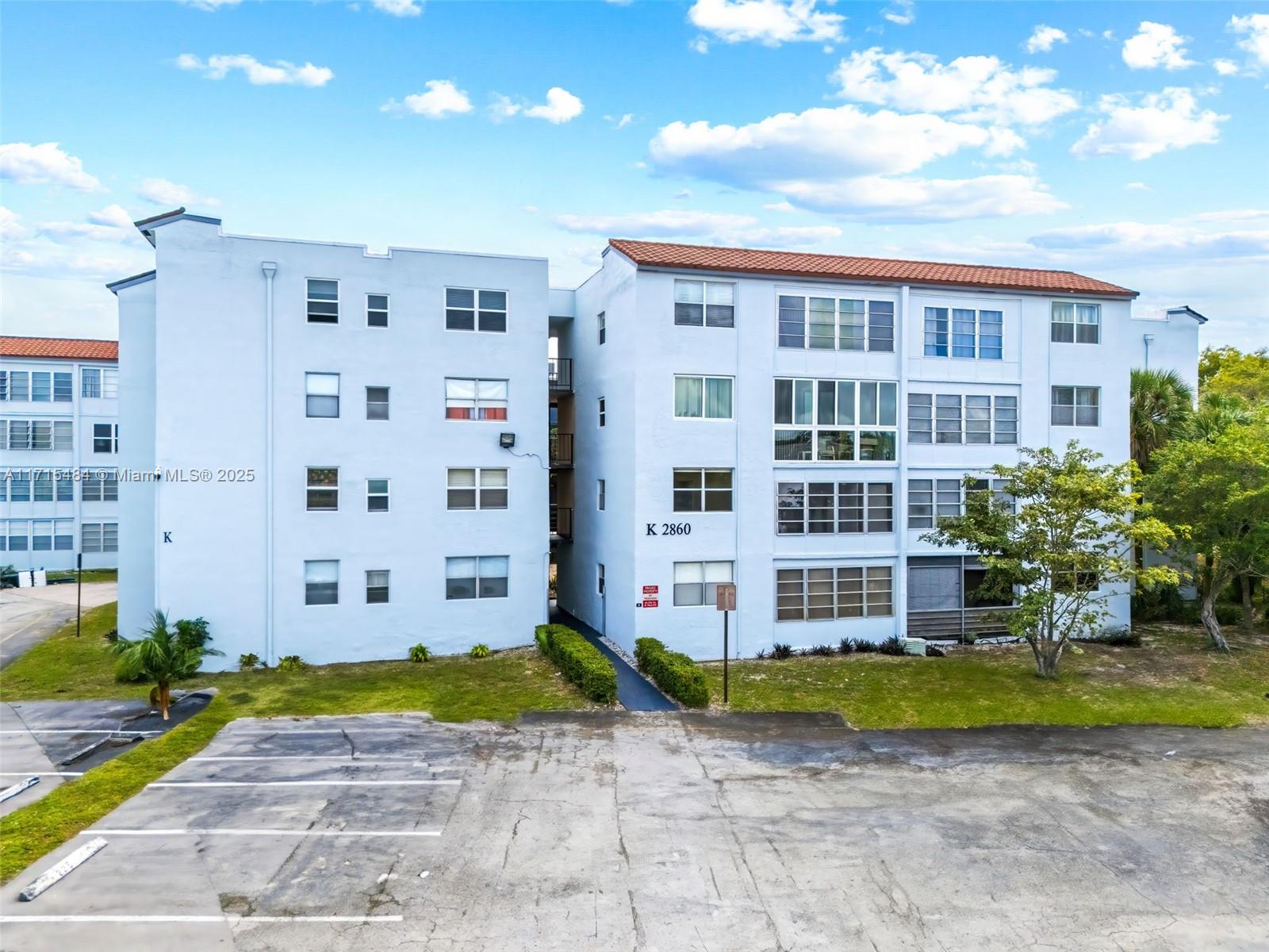 SOMERSET AT LAUDERDALE LA - Residential Lease