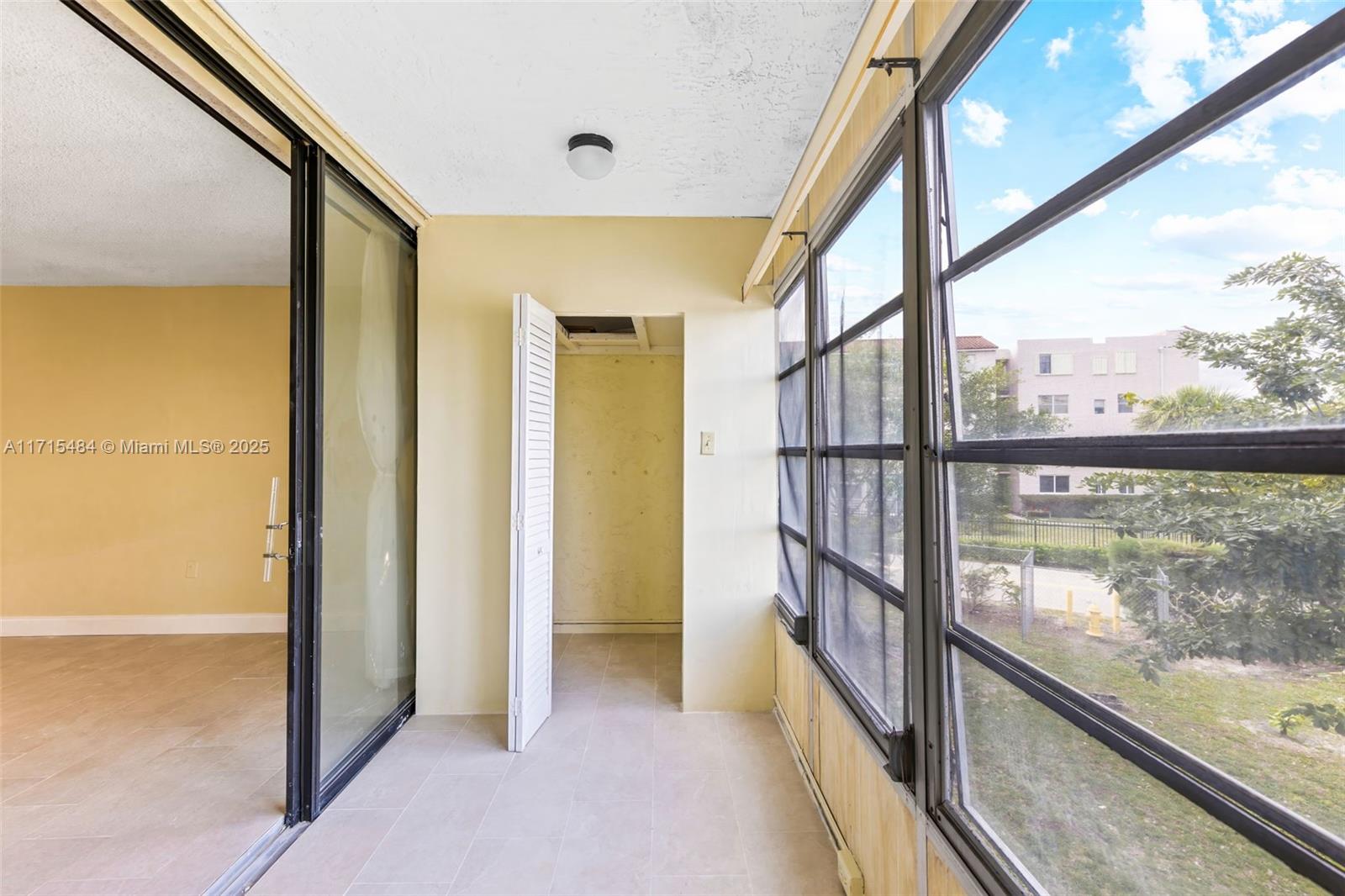 SOMERSET AT LAUDERDALE LA - Residential Lease