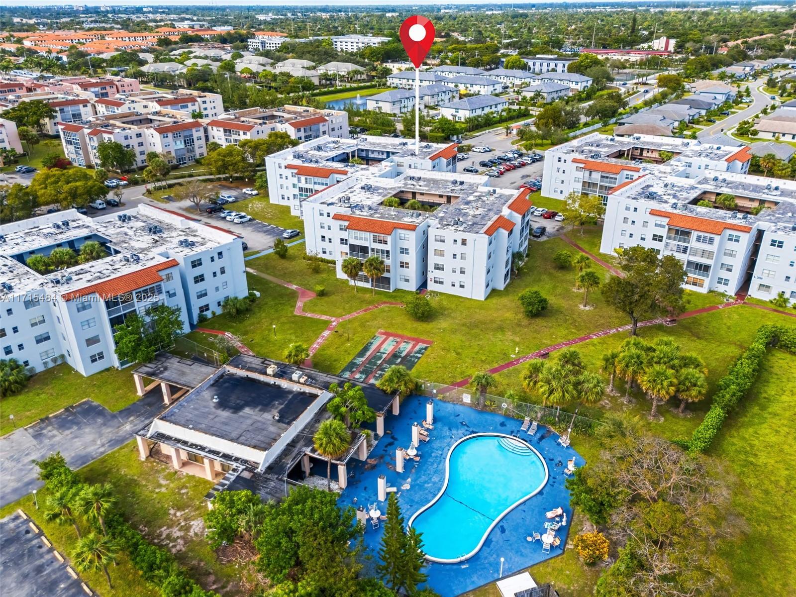 SOMERSET AT LAUDERDALE LA - Residential Lease