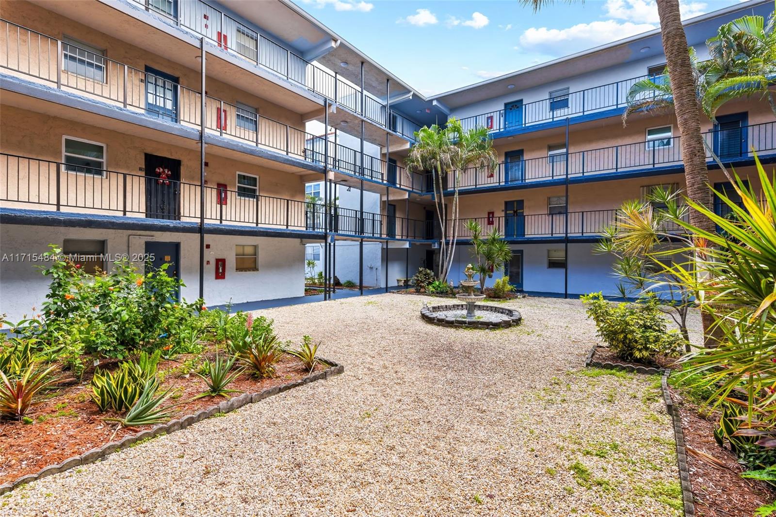 SOMERSET AT LAUDERDALE LA - Residential Lease