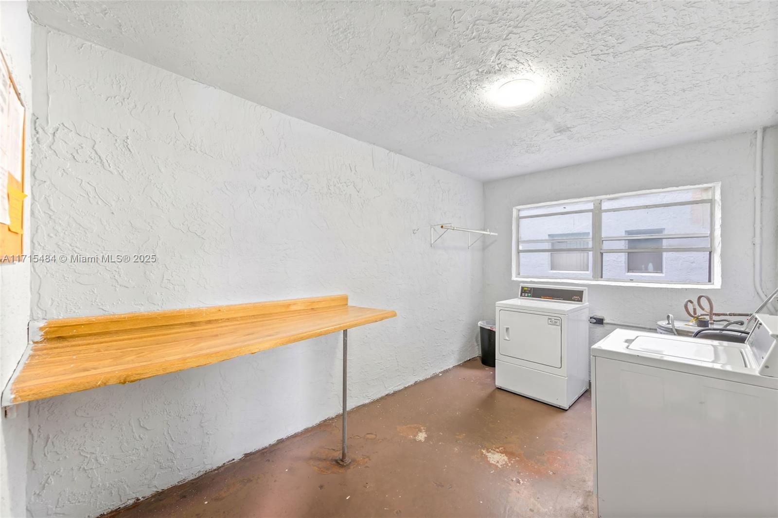 SOMERSET AT LAUDERDALE LA - Residential Lease