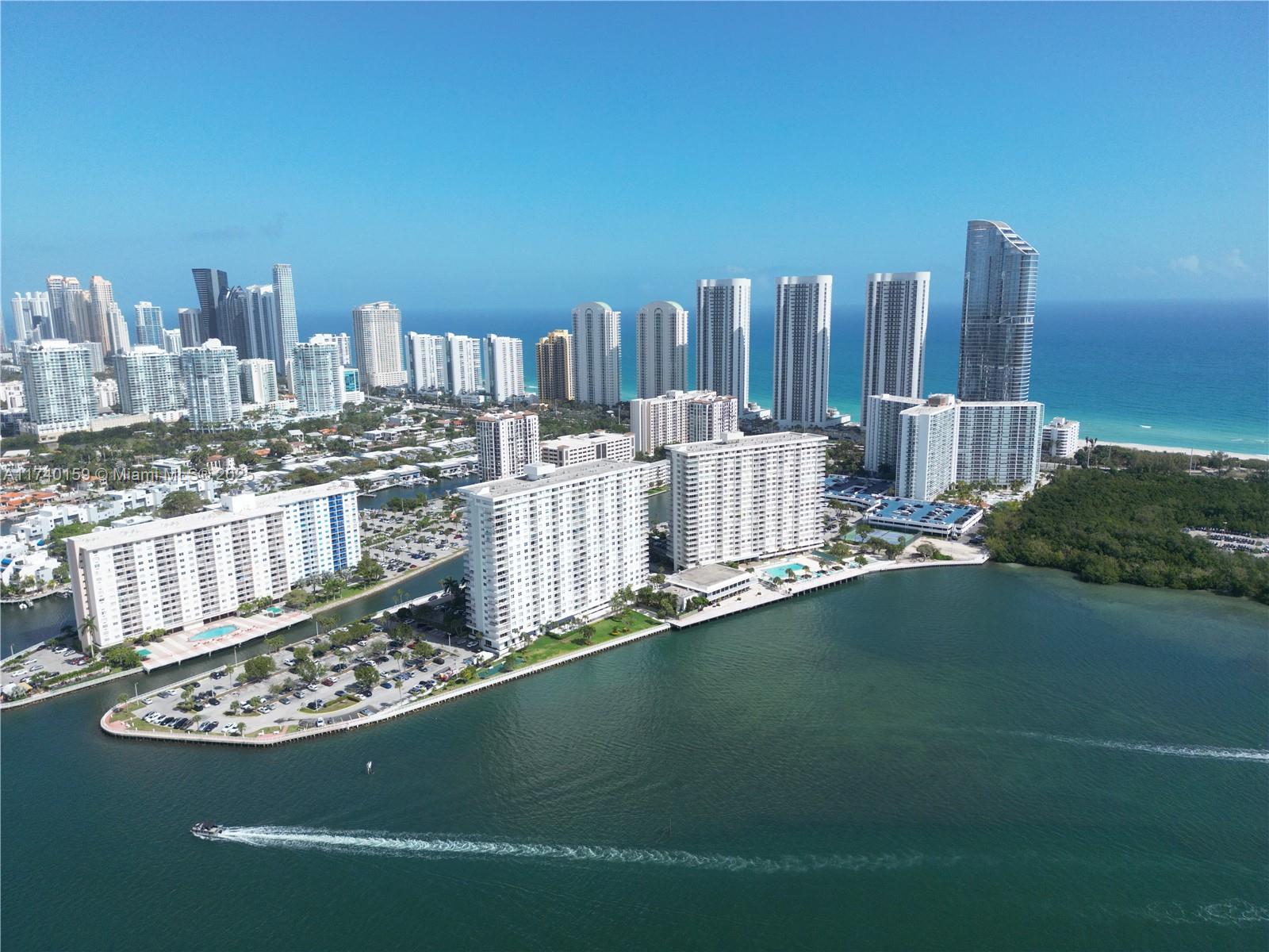500 Bayview Dr 1719, Sunny Isles Beach, Miami-Dade County, Florida - 1 Bedrooms  
2 Bathrooms - 