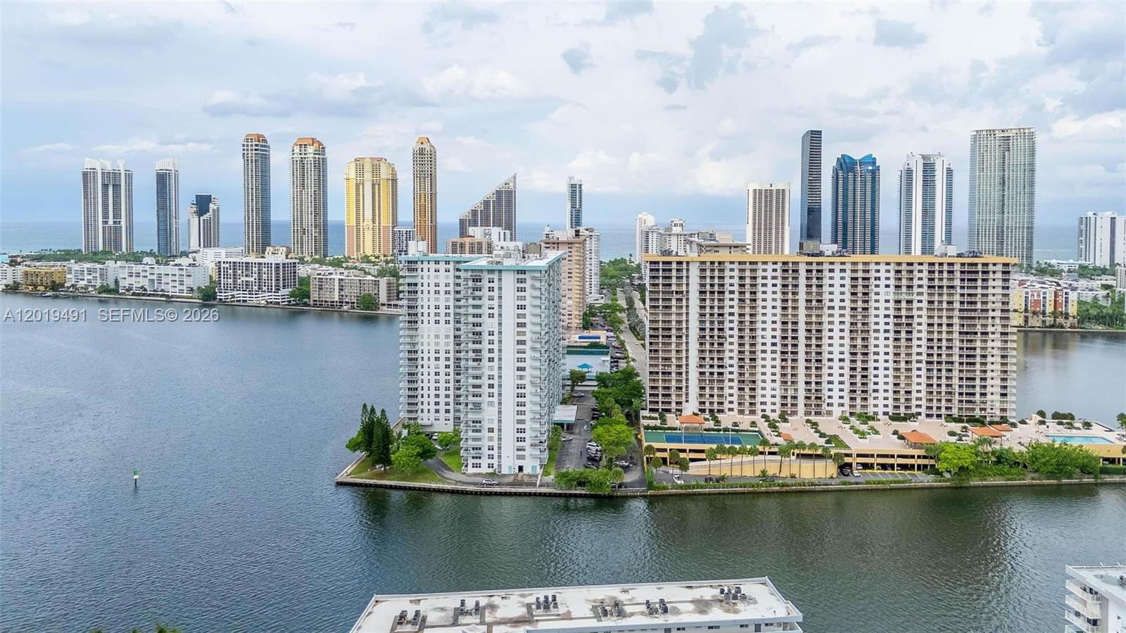 WINSTON TOWERS 500 CONDO - Residential