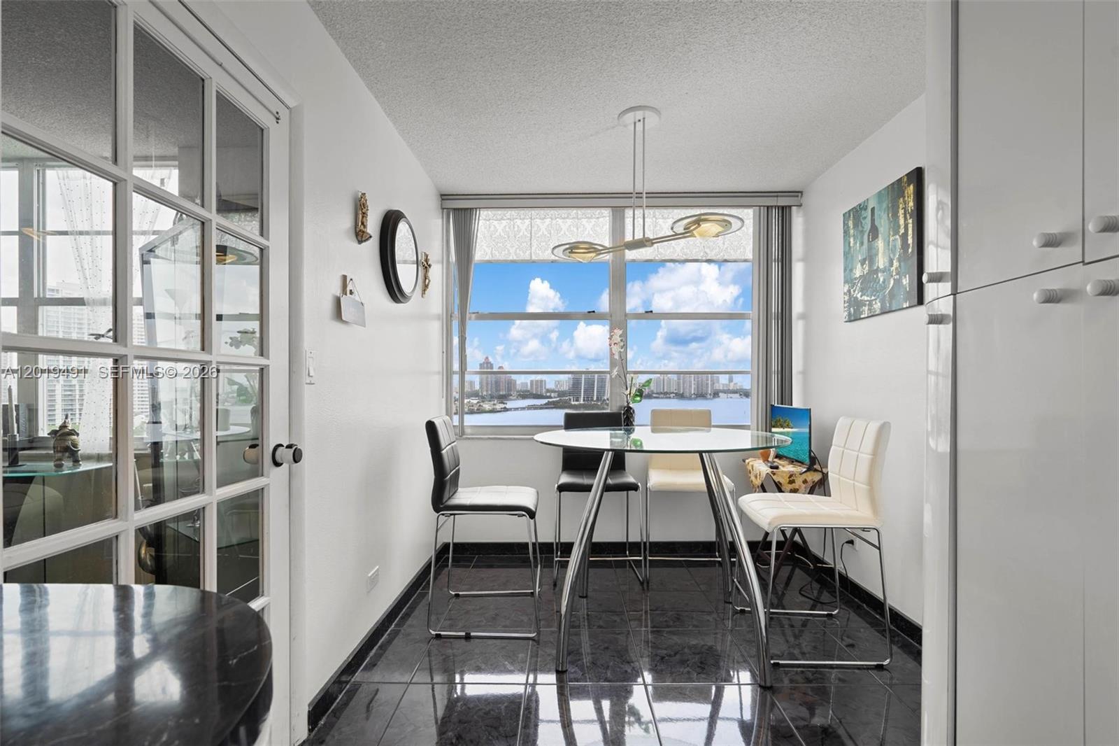 WINSTON TOWERS 500 CONDO - Residential