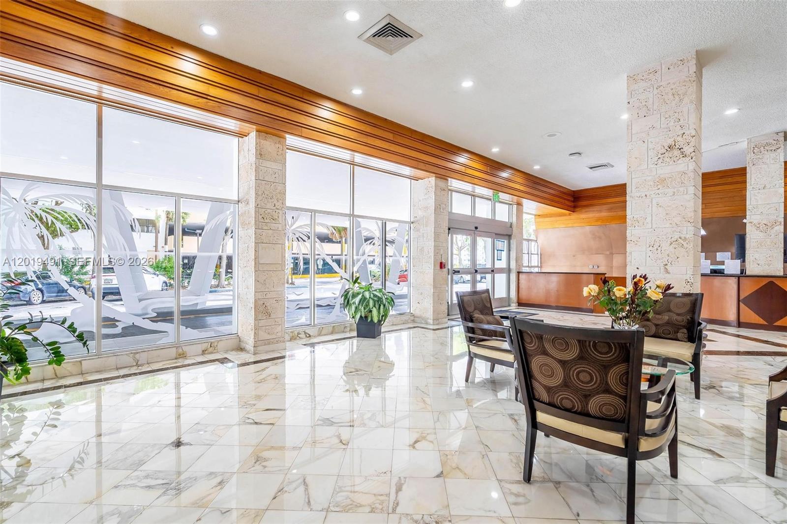WINSTON TOWERS 500 CONDO - Residential