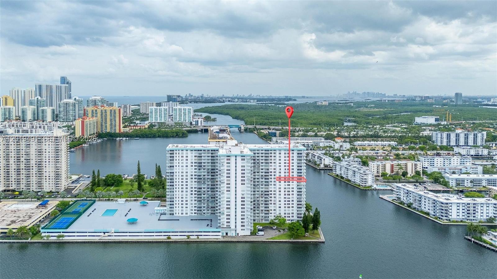 WINSTON TOWERS 500 CONDO - Residential