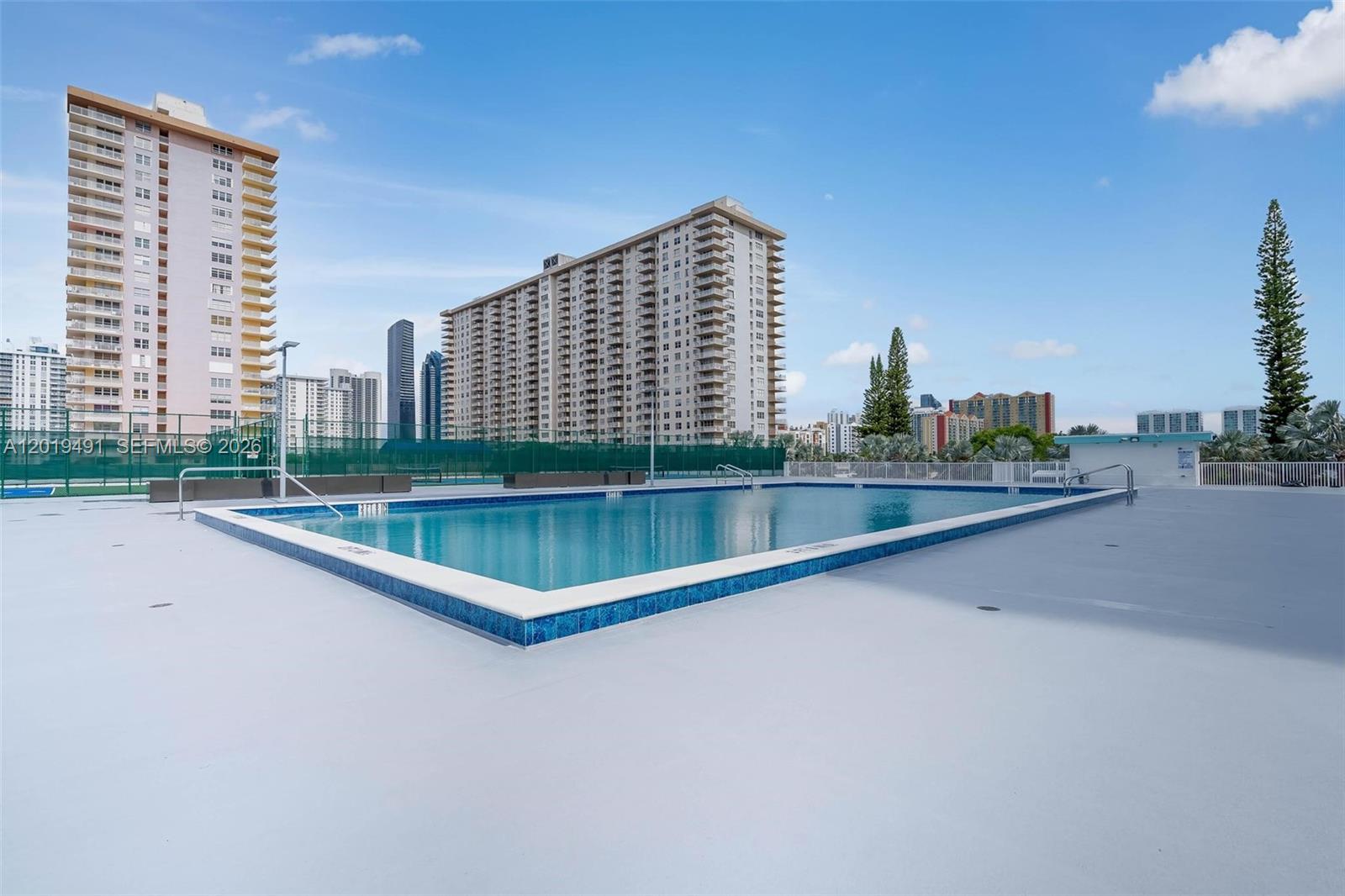 WINSTON TOWERS 500 CONDO - Residential