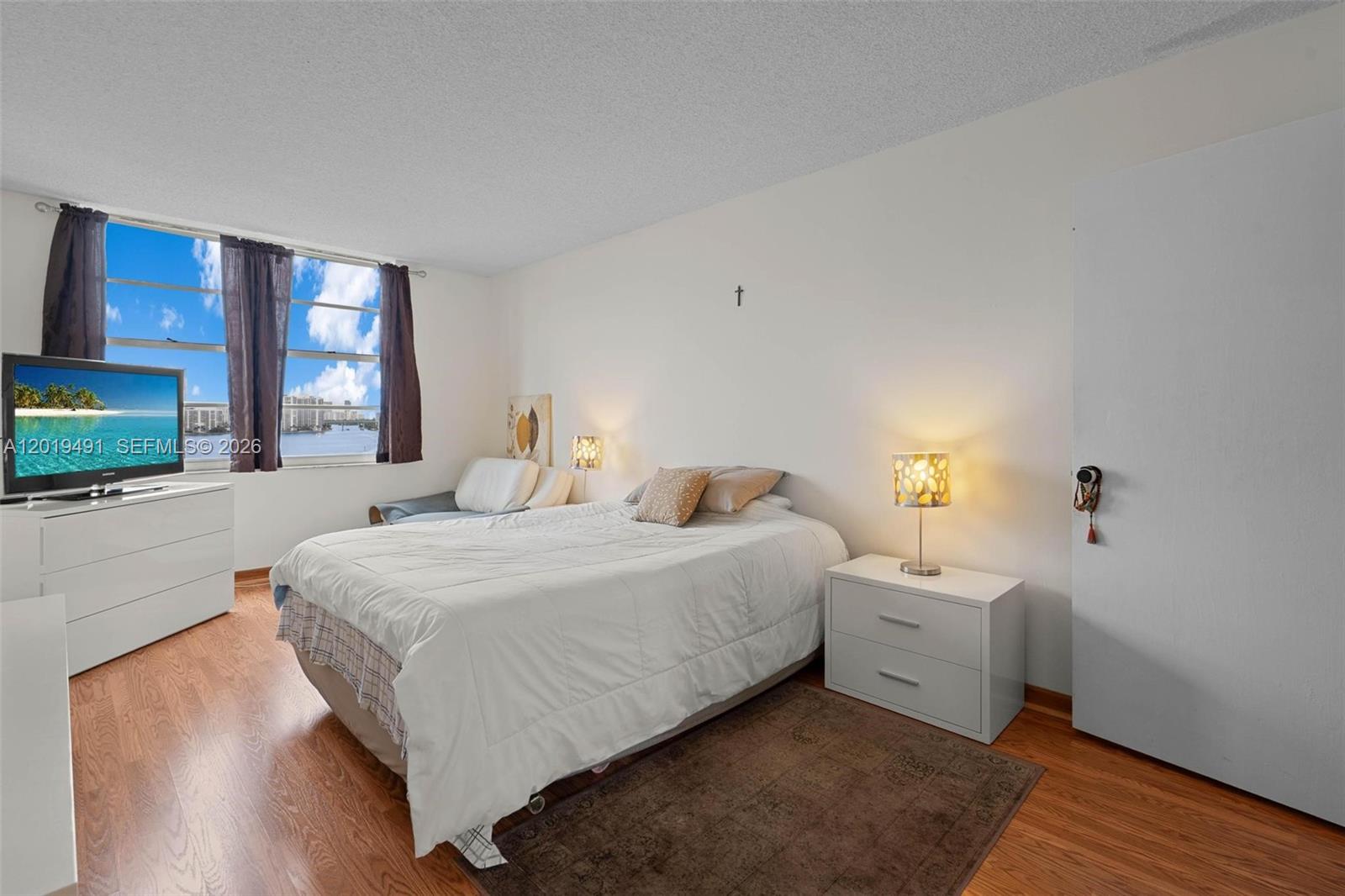 WINSTON TOWERS 500 CONDO - Residential
