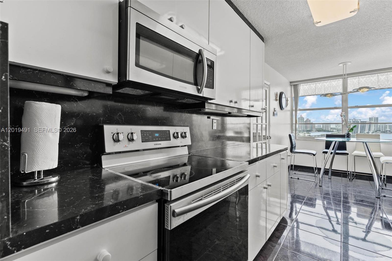 WINSTON TOWERS 500 CONDO - Residential