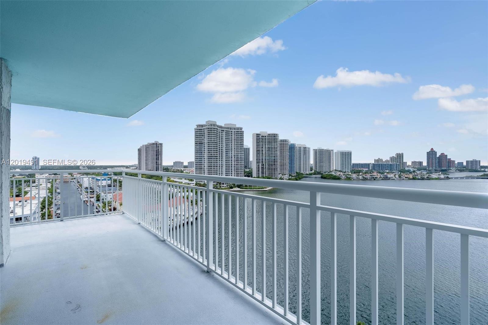 WINSTON TOWERS 500 CONDO - Residential