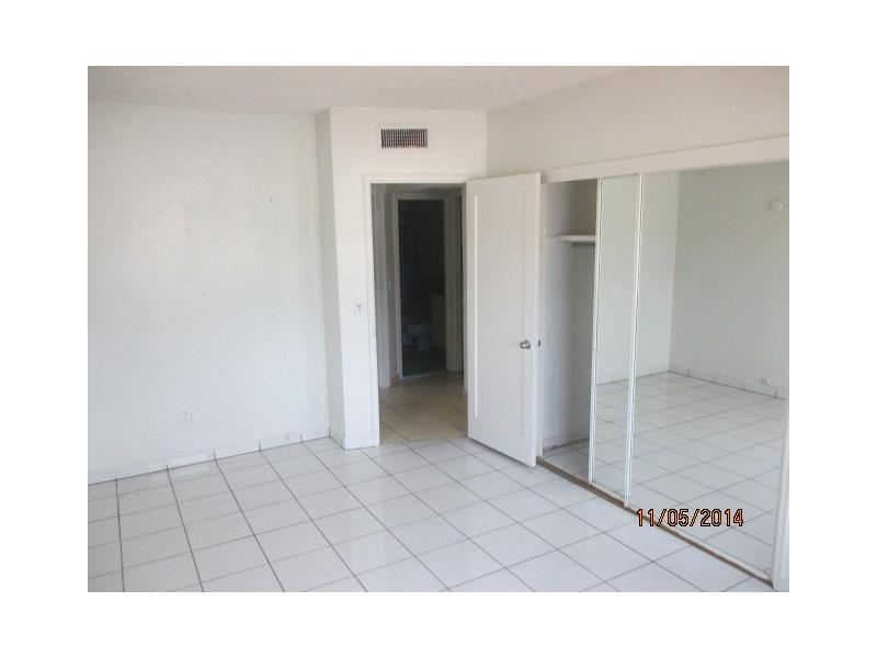 6 53 41 CAROLE ANNE PARK - Residential