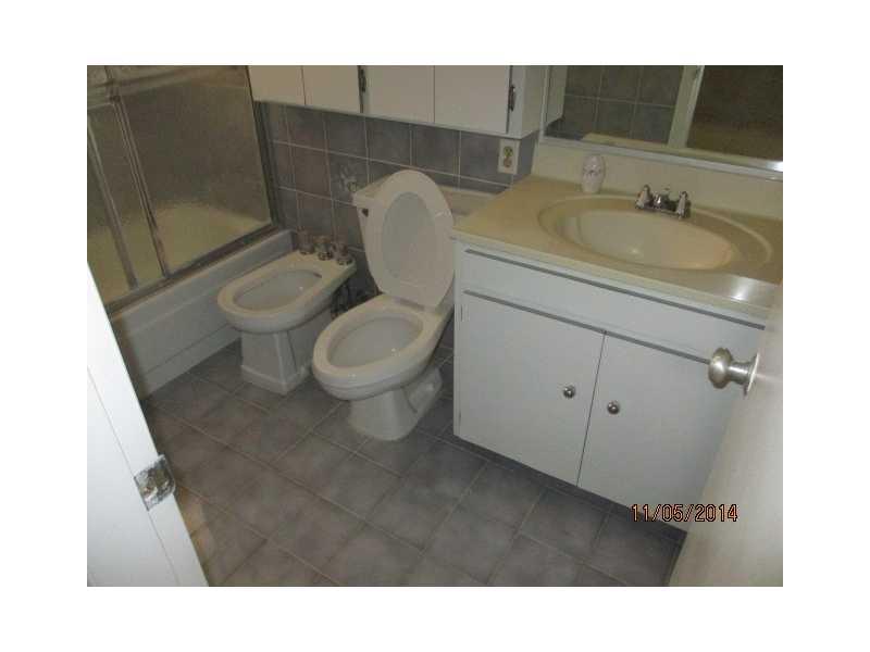 6 53 41 CAROLE ANNE PARK - Residential