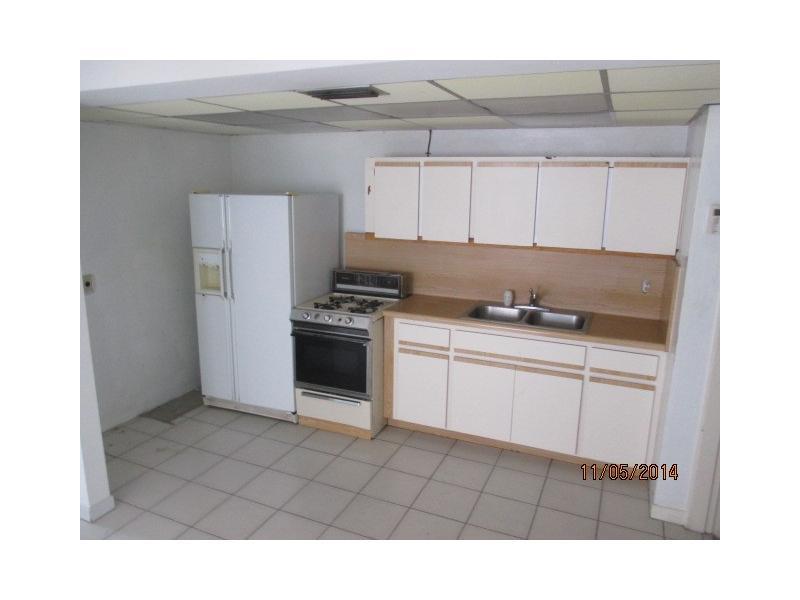 6 53 41 CAROLE ANNE PARK - Residential