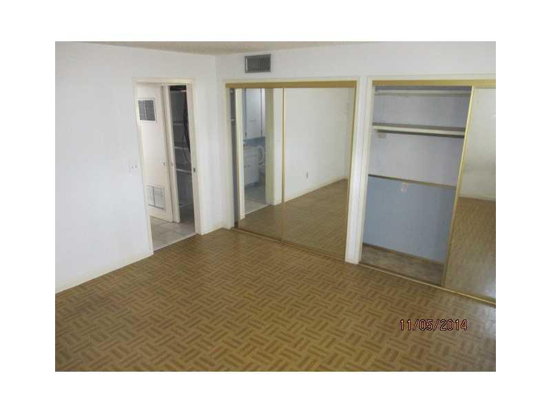 6 53 41 CAROLE ANNE PARK - Residential