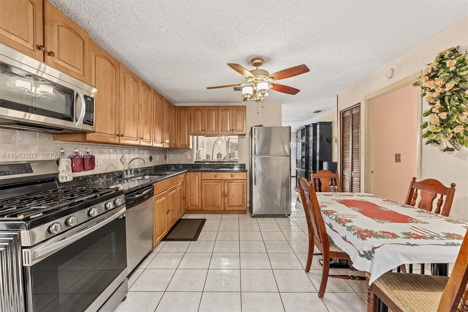 LEE'S CROSSING - Residential