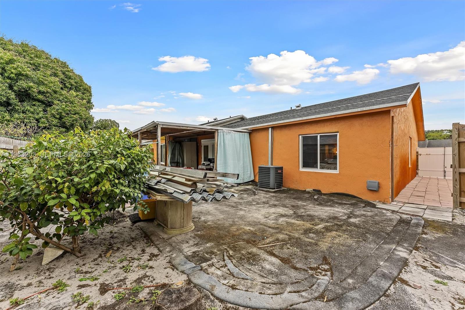 LEE'S CROSSING - Residential