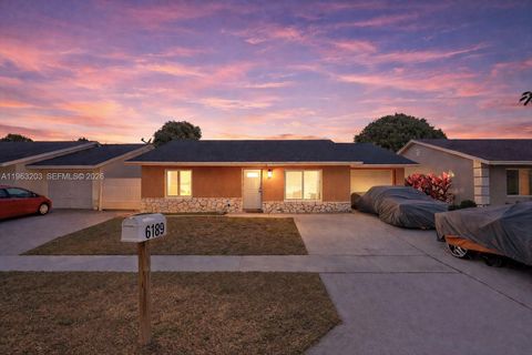 6189 Moonbeam Dr Lake Worth FL 33463