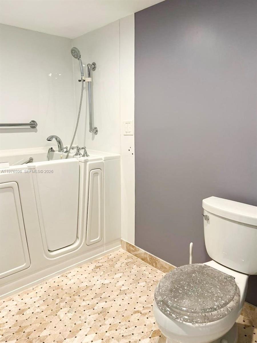 WINSTON TOWERS 700 CONDO - Residential Lease