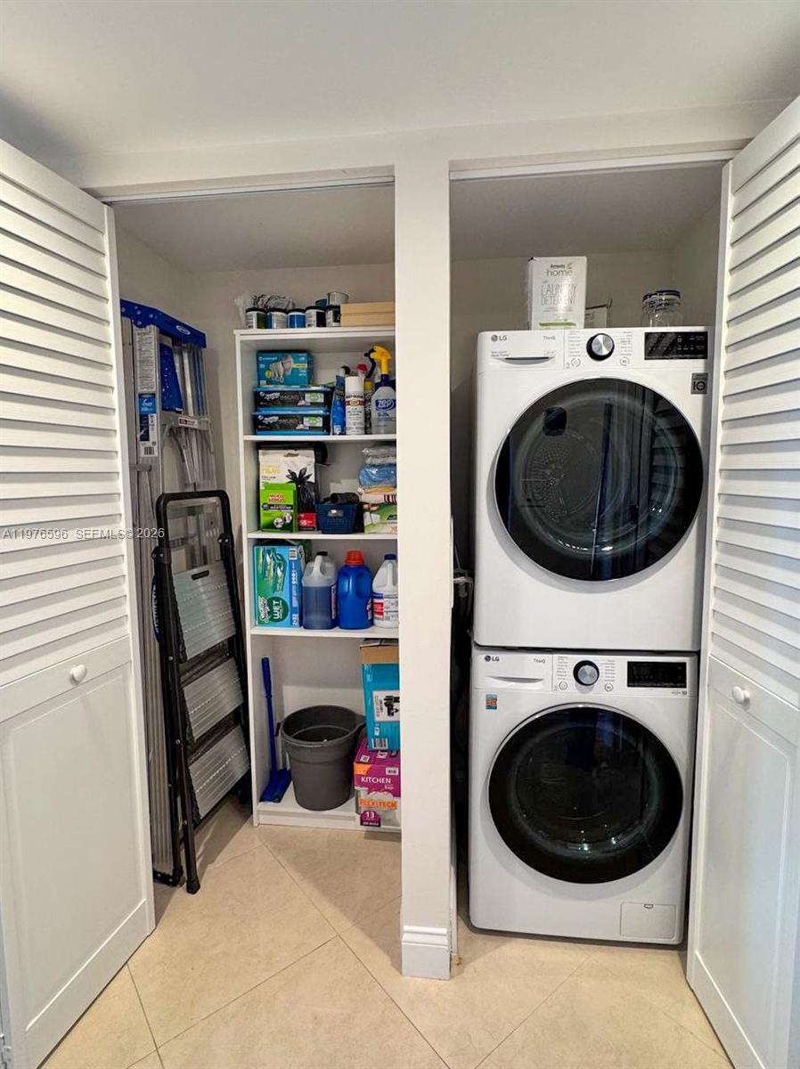 WINSTON TOWERS 700 CONDO - Residential Lease