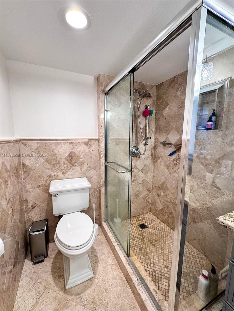 WINSTON TOWERS 700 CONDO - Residential Lease