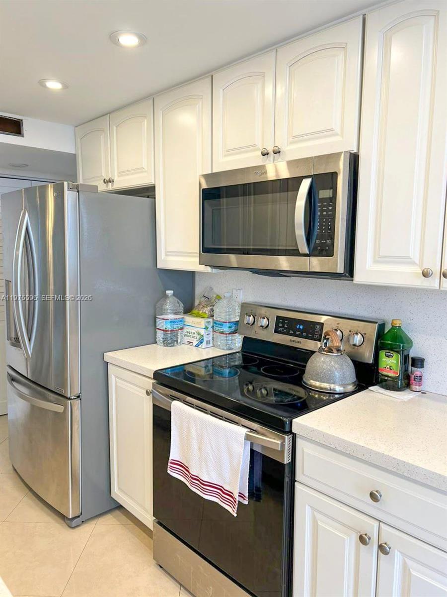 WINSTON TOWERS 700 CONDO - Residential Lease