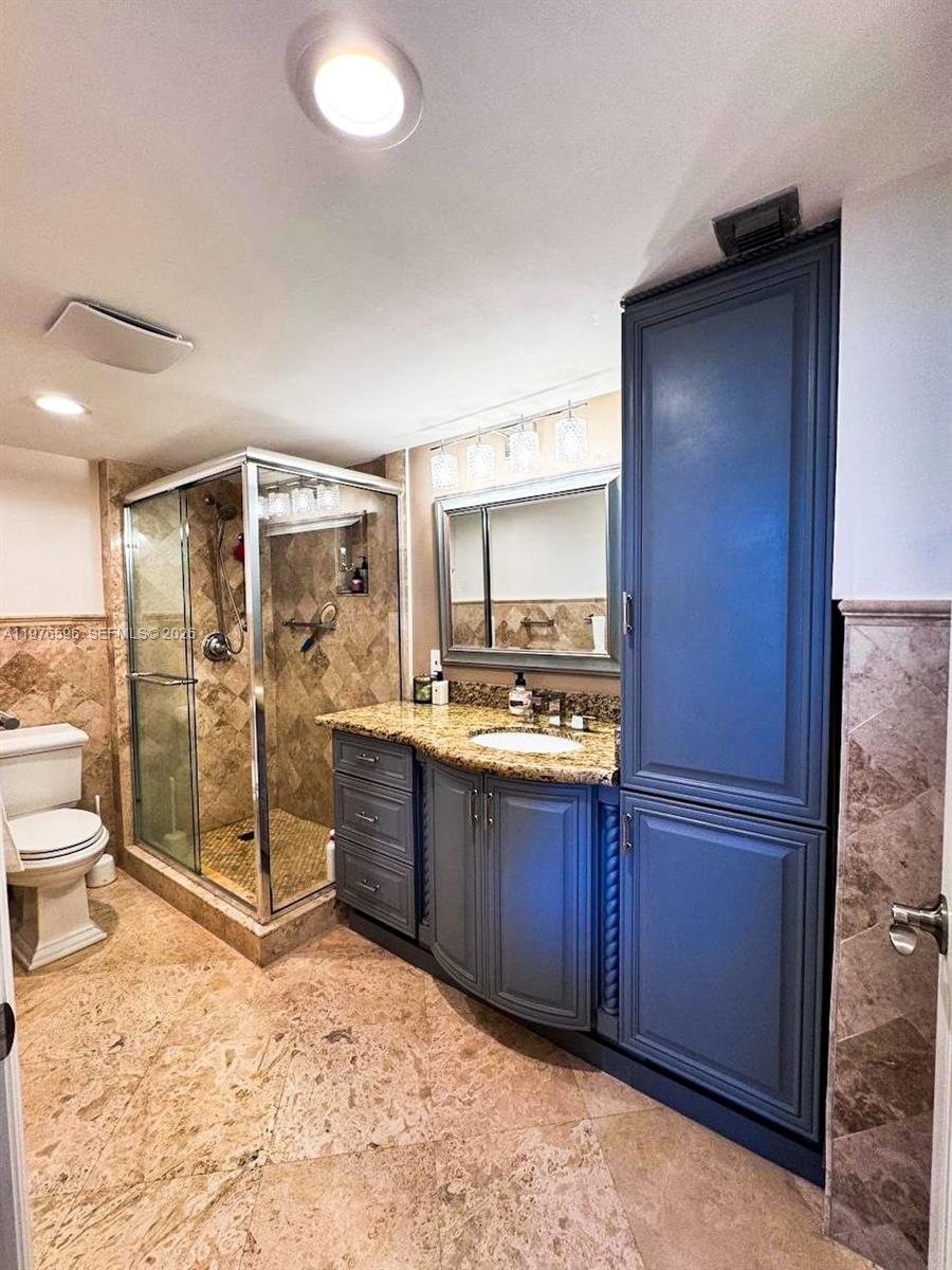 WINSTON TOWERS 700 CONDO - Residential Lease