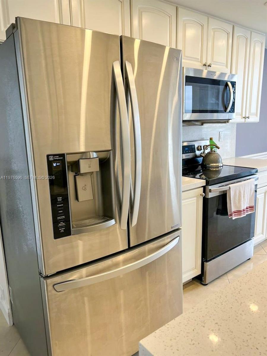 WINSTON TOWERS 700 CONDO - Residential Lease