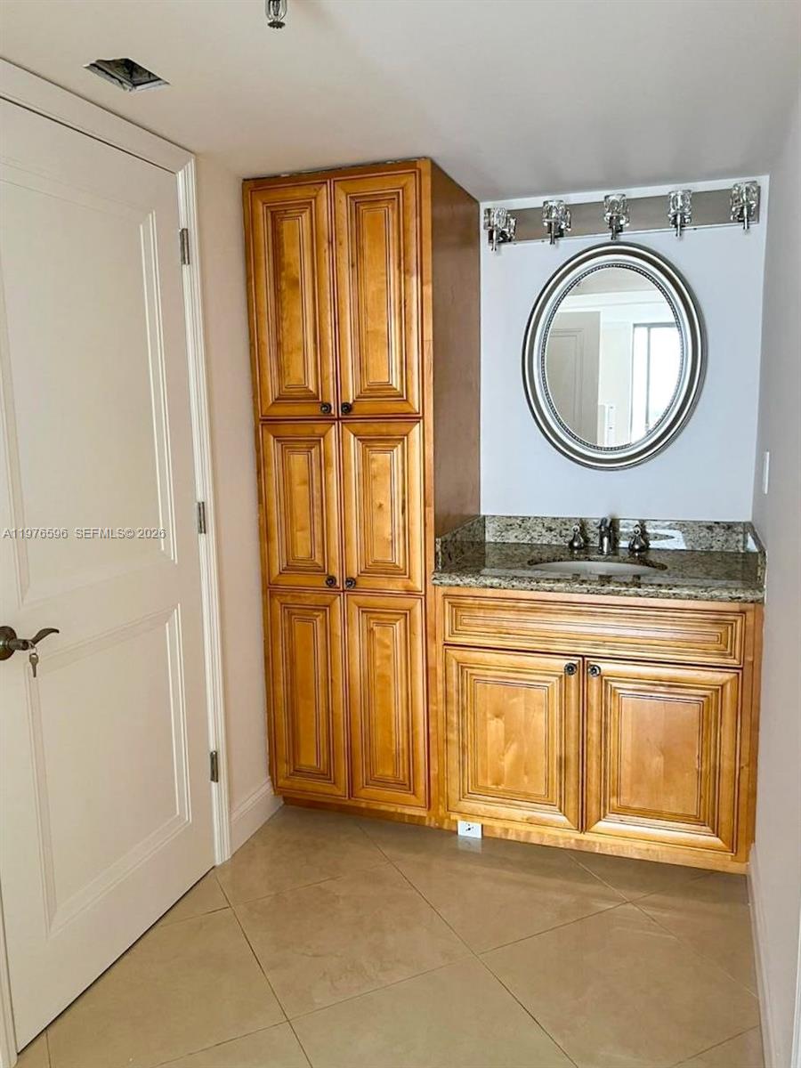 WINSTON TOWERS 700 CONDO - Residential Lease