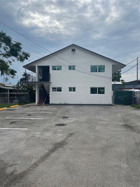 2622 NW 24th St 2 Miami FL 33142