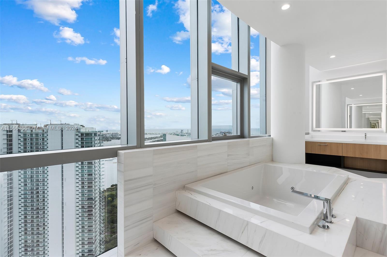 PARAMOUNT MIAMI WORLDCENT - Residential