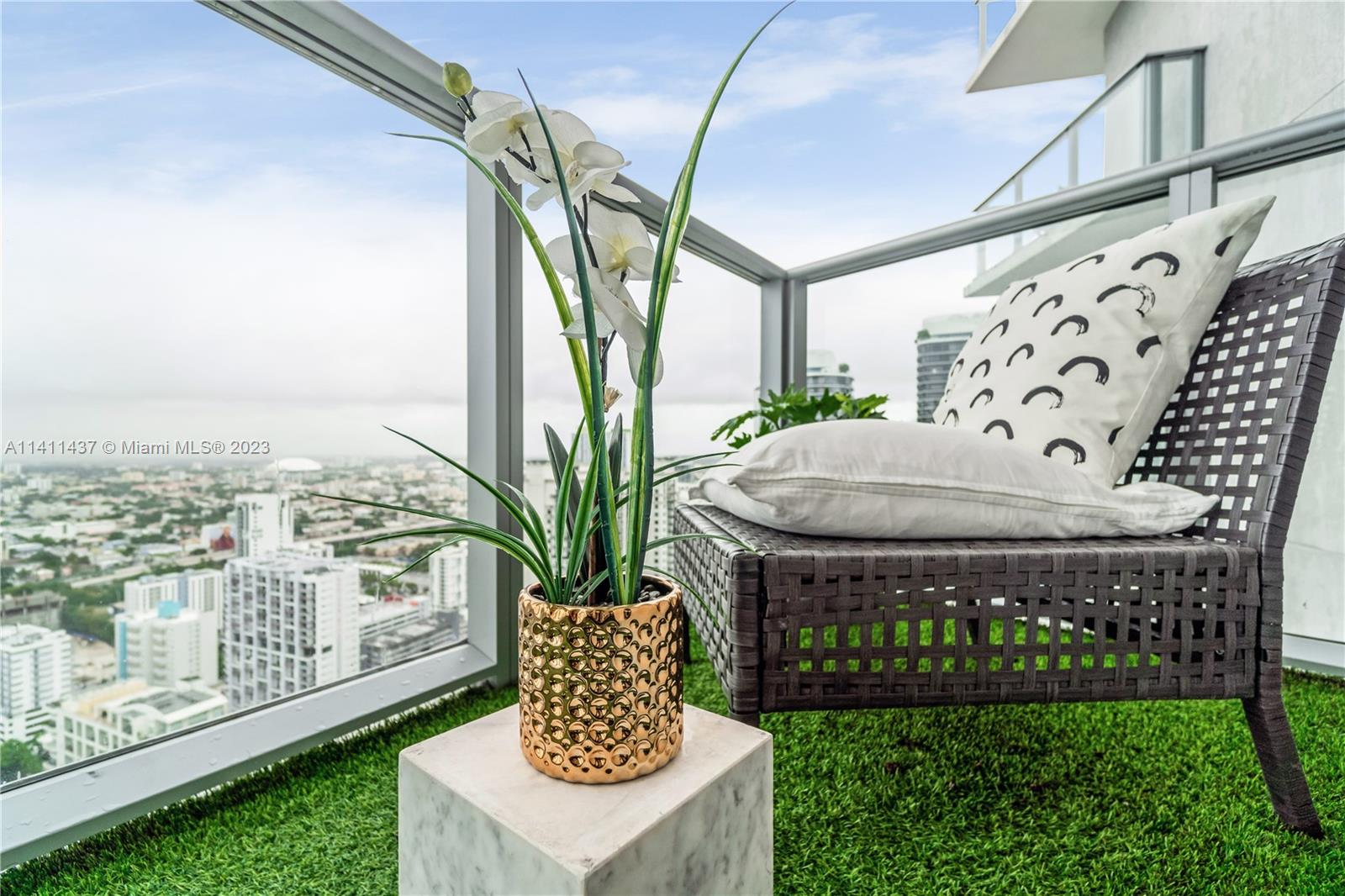 1100 MILLECENTO RESIDENCE - Residential
