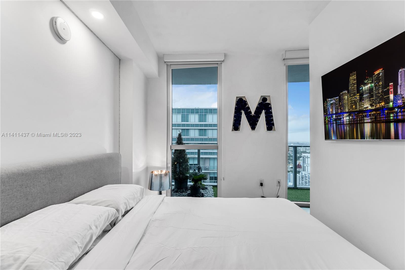1100 MILLECENTO RESIDENCE - Residential