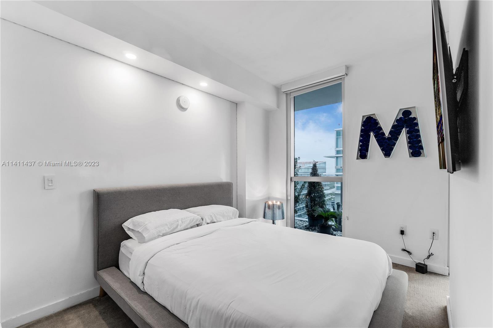 1100 MILLECENTO RESIDENCE - Residential