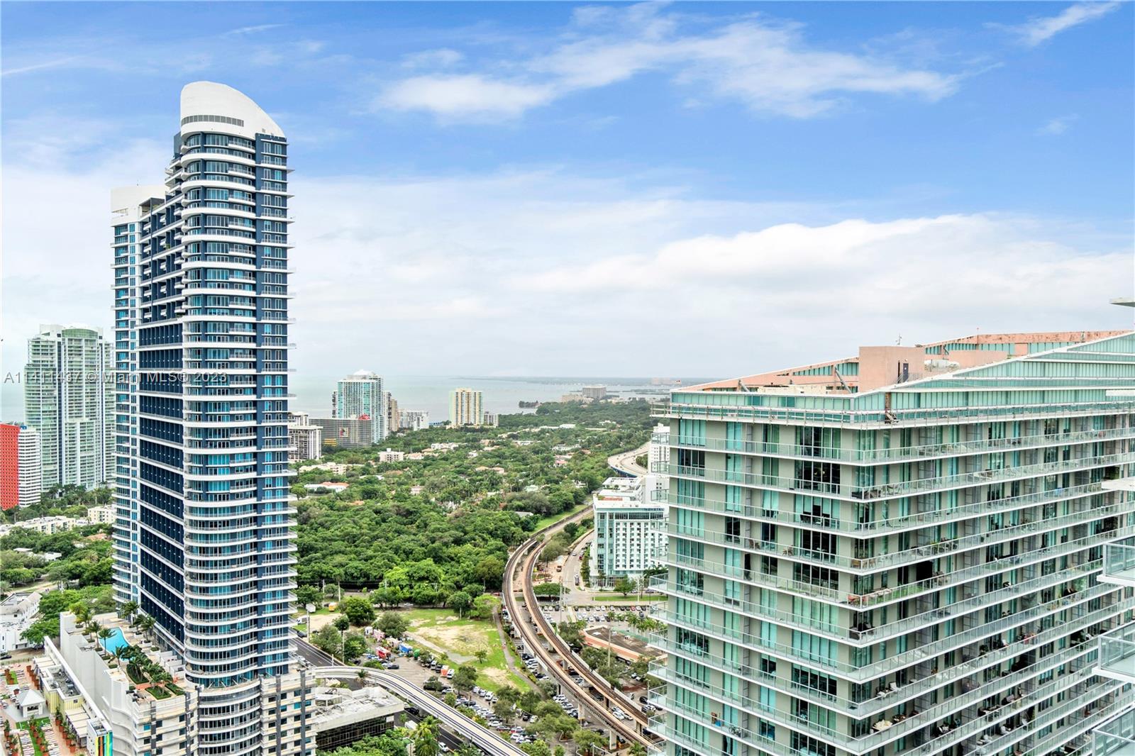 1100 MILLECENTO RESIDENCE - Residential